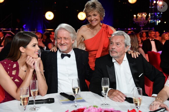 Exclusif - Iris Mittenaere, Patrick Sébastien, Véronique Jannot et Alain Delon Iris Mittenaere, Patrick Sébastien, Véronique Jannot et Alain Delon - Enregistrement de l'émission "Les 20 ans du Plus Grand Cabaret du Monde" dans la Salle des Etoiles à Monaco, qui sera diffusée le 16 juin sur France 2, dont le parrain est A.Delon. Le 1 juin 2018. © A.Bahi-B.Bebert / Bestimage