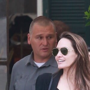 Exclusif - Angelina Jolie va déjeuner avec son fils Pax au restaurant Il Cieko la veille de la fête des mères à Beverly Hills le 12 mai 2018.