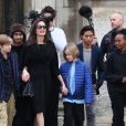 Angelina Jolie et ses enfants, Zahara, Pax Thien, Shiloh, Vivienne Marcheline, Knox Leon et Maddox à la sortie de l'hôtel Meurice à Paris. Le 30 janvier 2018