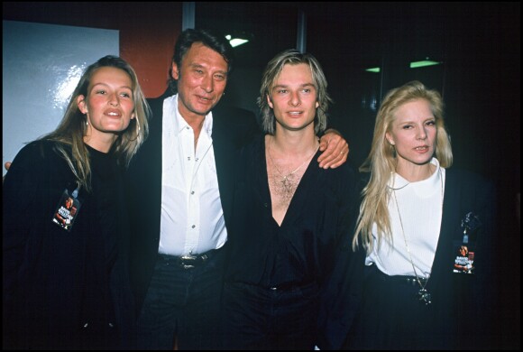 Estelle Lefébure, Johnny et David Hallyday et Sylvie Vartan le soir de la première de la tournée de David le 9 mars 1991.