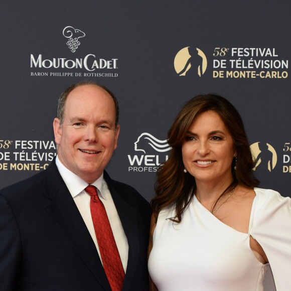 Le prince Albert II de Monaco et Mariska Hargitay - Soirée d'ouverture du 58e festival de Télévision de Monte-Carlo au Grimaldi Forum à Monaco le 15 juin 2018. © Bruno Bebert / Bestimage