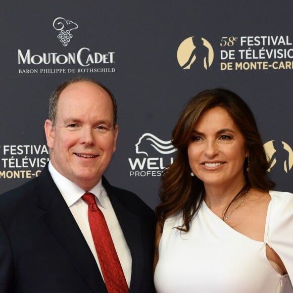 Le prince Albert II de Monaco et Mariska Hargitay - Soirée d'ouverture du 58e festival de Télévision de Monte-Carlo au Grimaldi Forum à Monaco le 15 juin 2018. © Bruno Bebert / Bestimage