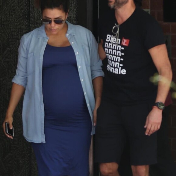 Exclusif -  Eva Longoria (enceinte) et son mari Jose Baston quittent un cabinet médical, après être allés faire un check-up général, à Beverly Hills. Le 14 juin 2018