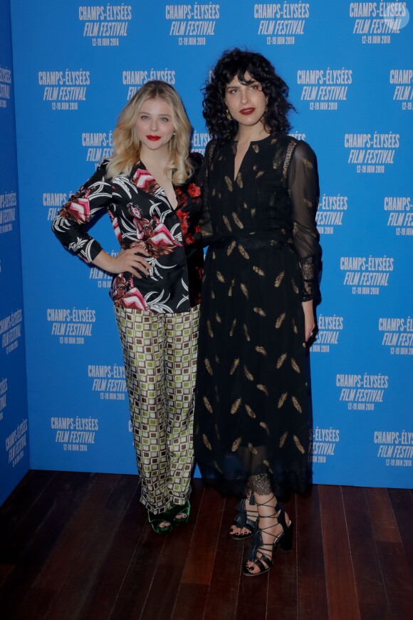 Chloë Grace Moretz, Desiree Akhavan (réalisatrice) - Photocall du film "Come As You Are" au cinéma Publicis dans le cadre de la 7ème édition du Champs Elysees Film Festival à Paris, le 18 juin 2018. © Veeren/CVS/Bestimage