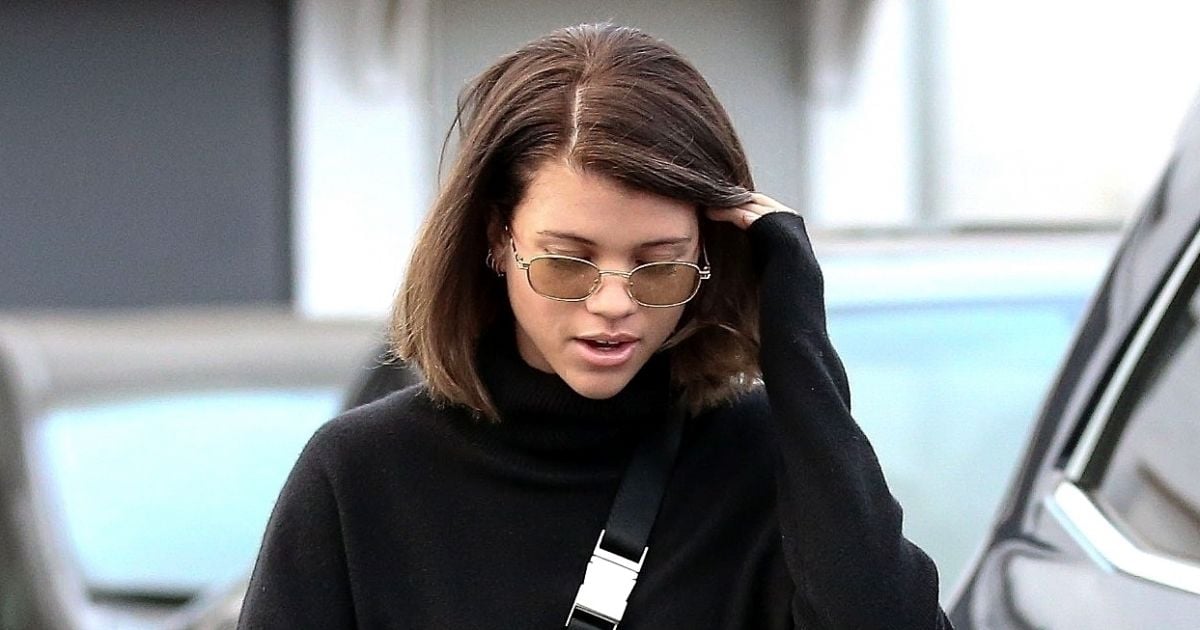 Exclusif - Sofia Richie retrouve sa couleur de cheveux naturelle après