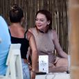 Exclusif - Lindsay Lohan en vacances avec des amis sur la plage de Mykonos en Grèce, le 17 juin 2018.
