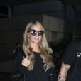 Paris Hilton et son fiancé Kris Zylka arrivent à l'aéroport de Los Angeles (LAX), le 18 juin 2018.