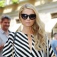 Paris Hilton et son compagnon Chris Zylka font du shopping à Milan le 16 juin 2018.