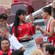 Exclusif - Georgina Rodriguez , la compagne de Cristiano Ronaldo, montre sa bague avec un gros diamant à une amie dans les tribunes du match Portugal / Maroc lors du mondial 2018 en Russie à Moscou le 20 juin 2018. © Cyril Moreau / Bestimage