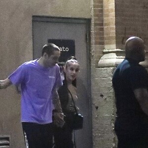 Exclusif - Ariana Grande et son compagnon Pete Davidson sortent d'un dîner chez Bobby Flay's Gato restaurant à New York le 19 juin 2018.