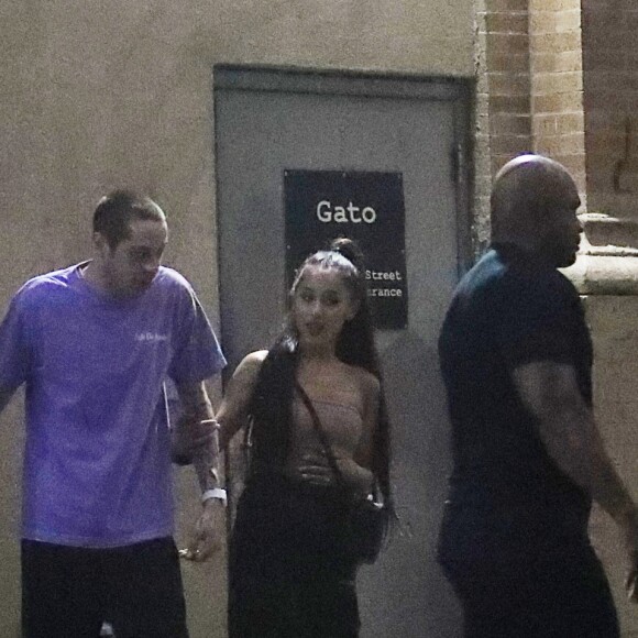 Exclusif - Ariana Grande et son compagnon Pete Davidson sortent d'un dîner chez Bobby Flay's Gato restaurant à New York le 19 juin 2018.