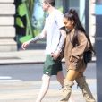 Exclusif - Ariana Grande et son fiancé Pete Davidson sortent d'un magasin à New York le 18 juin 2018.