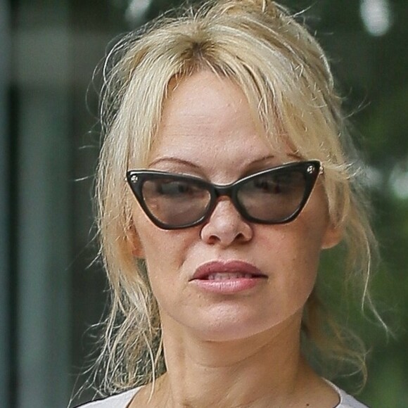 Exclusif - No web - No blog - Pamela Anderson arrive à l'aéroport de JFK à New York, le 4 juin 2018