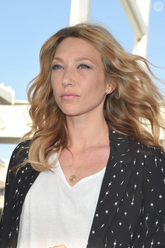 Laura Smet - Fermeture de la Grande Roue de la place de la Concorde et remise d'un chèque de 90 000 euros pour l'Institut Rafaël ( Institut soutenu par J.Hallyday) à Paris le 18 mai 2018 © Guirec Coadic / Bestimage