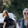 Semi-exclusif - Laeticia Hallyday et son amie Christina vont rejoindre des amies dans une villa avant d'aller dejeuner à Beverly Hills le 20 juin 2018.