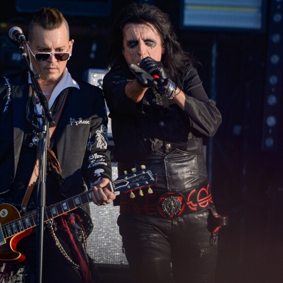 Johnny Depp et le groupe The Hollywood Vampires en concert au Hellfest, Clisson, le 22 juin 2018.