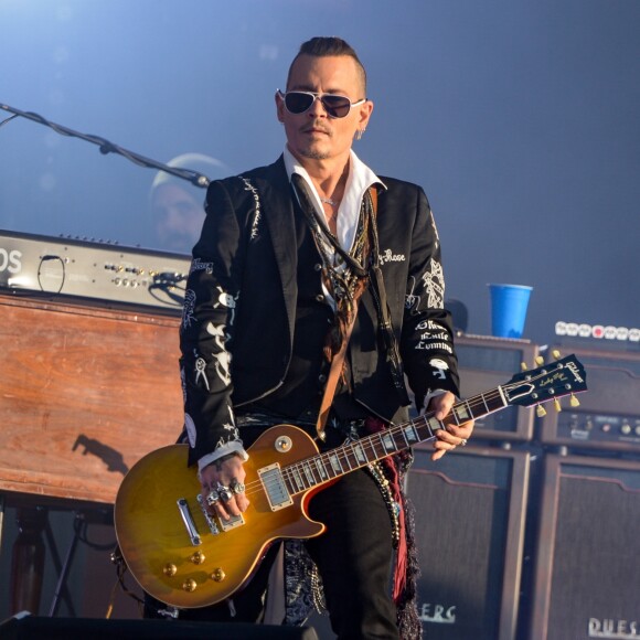 Johnny Depp et le groupe The Hollywood Vampires en concert au Hellfest, Clisson, le 22 juin 2018.