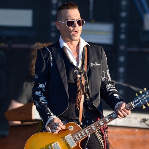 Johnny Depp et le groupe The Hollywood Vampires en concert au Hellfest, Clisson, le 22 juin 2018.
