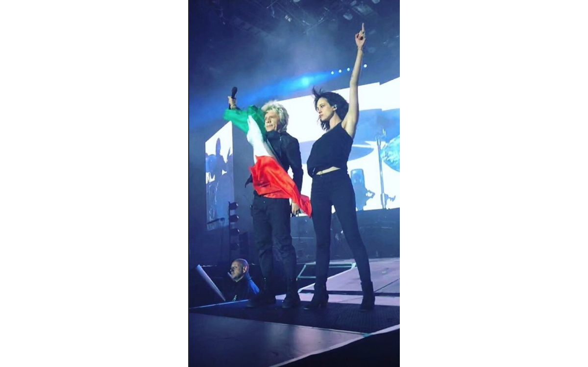 Photo Asia Argento sur scène avec Nicola Sirkis du groupe Indochine. Nancy, le 23 juin 2018 Photo Asia Argento sur scène avec Nicola Sirkis du groupe Indochine. Nancy, le 23 juin 2018
