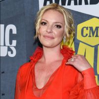 Katherine Heigl s'éclate près de la tombe de son frère puis s'excuse