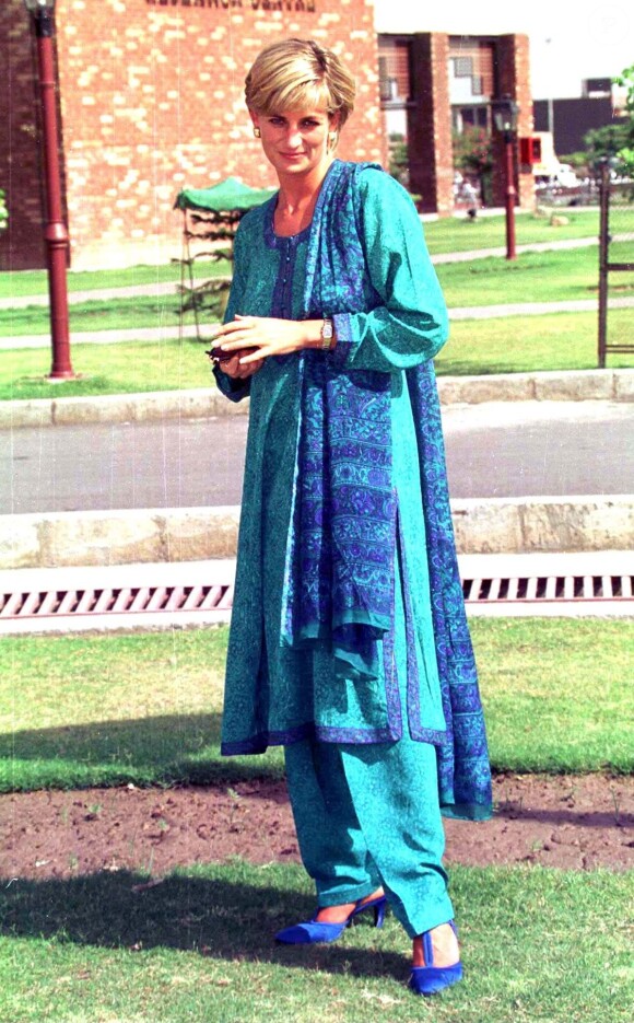 PRINCESSE DIANA PAKISTAN LAHORE VISITE "SHAUKAT KHANUM MEMORIAL" CANCER HOPITAL - 21/05/1997 - Lahore