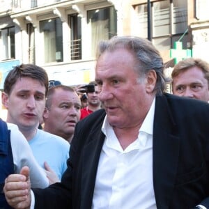 Gérard Depardieu explose de colère face à une journaliste de RTL qui lui posait des questions trop privées, lors d'une cérémonie à l'hôtel de Ville de Bruxelles, honorant sa carrière cinématographique, dans le cadre du Brussels International Film Festival de Bruxelles (BRIFF), le 25 juin 2018.