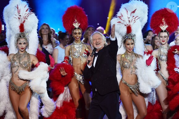 Exclusif - No Web - Patrick Sébastien entouré par les danseuses du Moulin Rouge - Enregistrement de l'émission "Les 20 ans du Plus Grand Cabaret du Monde" dans la Salle des Etoiles à Monaco, qui sera diffusée le 16 juin sur France 2, dont le parrain est A.Delon. Le 1 juin 2018. © A.Bahi-B.Bebert / Bestimage  Exclusive - No Web No Blog - Recording of the TV show "The 20 years of the Grand Cabaret of the World" in the Hall of Stars in Monaco, which will be broadcast on June 16 on France 2, whose godfather is A.Delon. On june 1st 201801/06/2018 - Monaco