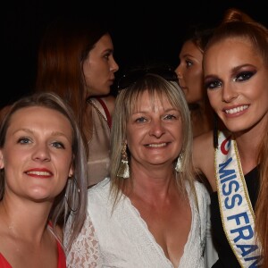 Maëva Coucke (Miss France 2018), sa soeur Victoria et Brigitte Wagon (la maman de Maëva ) - M. Coucke (Miss France 2018) fête son 24ème anniversaire à Paris le 27 juin 2018. © Veeren/Bestimage