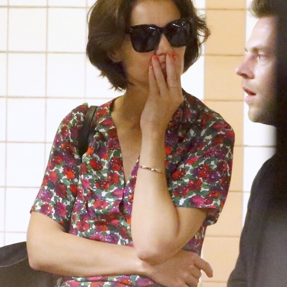 Katie Holmes se balade avec un ami dans le quartier de Tribeca à New York le 28 juin 2018