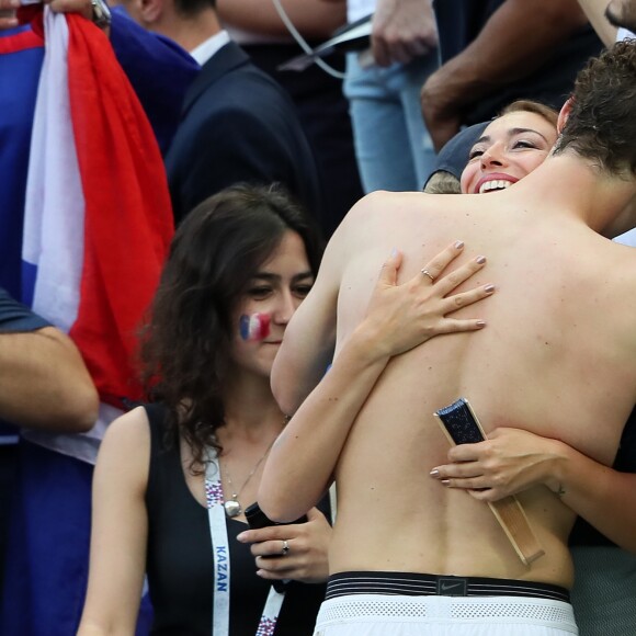 L'ex-Miss France Rachel Legrain-Trapani félicite son compagnon Benjamin Pavard après la victoire de la France face à l'Argentine lors des 8ème de finale de la Coupe du monde à Kazan en Russie le 30 juin 2018. © Cyril Moreau/Bestimage  Former Miss France Rachel Legrain-Trapani congratulates her buddy Benjamin Pavard after France's victory against Argentina in the World Cup 8th finals in Kazan, Russia on June 30, 201830/06/2018 - Kazan