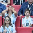 Antonella Roccuzzo (femme de Lionel Messi) et son fils Thiago lors de France-Argentine en 8e de finale de la Coupe du monde à Kazan en Russie le 30 juin 2018 © Cyril Moreau/Bestimage