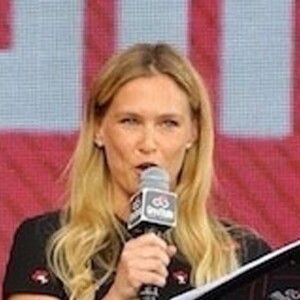 Bar Refaeli donne le coup d'envoi du prestigieux Giro d’Italie depuis Jérusalem. Un des événements sportifs les plus coûteux de toute l’histoire du pays. C’est le milliardaire canadien et magnat de l’immobilier Sylvan Adams, qui s’est installé il y a deux ans en Israël, qui a été le moteur et le principal financier de l’événement. Le 3 mai 2018