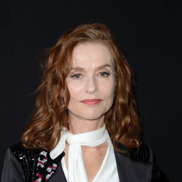 Isabelle Huppert - Défilé Giorgio Armani Privé, collection Haute Couture automne-hiver 2018/19 à Paris, le 3 juillet 2018.