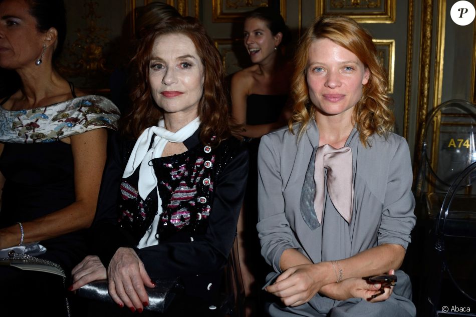 Isabelle Huppert et Melanie Thierry - Défilé Giorgio Armani Privé