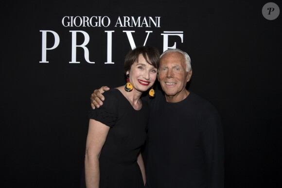 Kristin Scott-Thomas et Giorgio Armani - Défilé Giorgio Armani Privé, collection Haute Couture automne-hiver 2018/19 à Paris, le 3 juillet 2018.