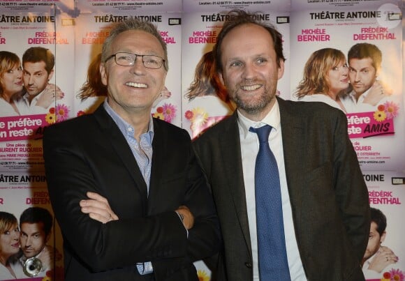 Laurent Ruquier et Jean-Marc Dumontet à la 150ème représentation de la pièce "Je préfère qu'on reste amis" au théâtre Antoine à Paris le 5 novembre 2014.