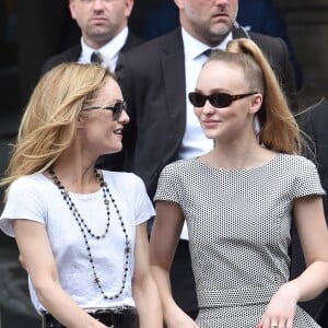 Vanessa Paradis et sa fille Lily-Rose Depp - Sorties du défilé de mode "Chanel", collection Haute-Couture automne-hiver 2018/2019, à Paris. Le 3 juillet 2018 © CVS-Veeren / Bestimage