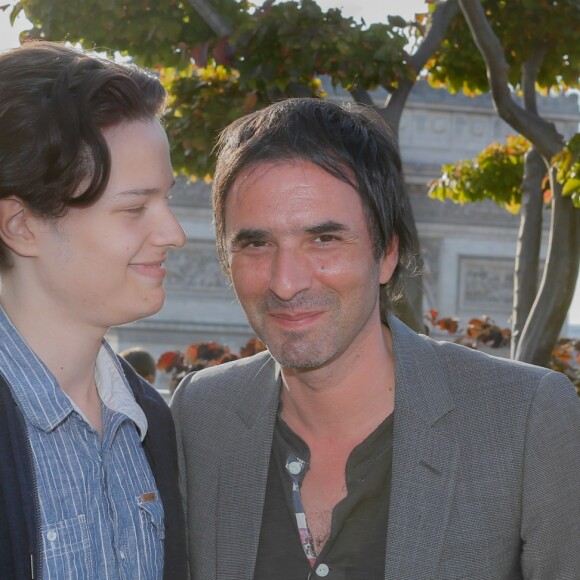 Exclusif - Samuel Benchetrit et son fils Jules - Personnalités sur la terrasse Publicis lors du 4ème Champs Elysées Film Festival à Paris. Le 13 juin 2015