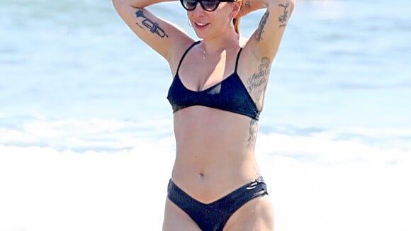 Lady Gaga, canon en bikini : Détente à la plage avec son fiancé