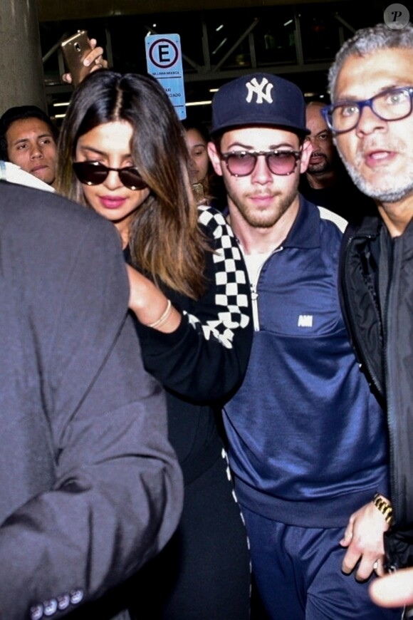 Priyanka Chopra et son compagnon Nick Jonas arrivent à l'aéroport de Guarulhos à Sao Paulo au Brésil. Le 29 juin 2018