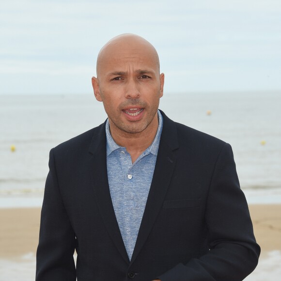 Eric Judor sur la plage lors du festival du film de Cabourg le 16 juin 2018. © Coadic Guirec / Bestimage