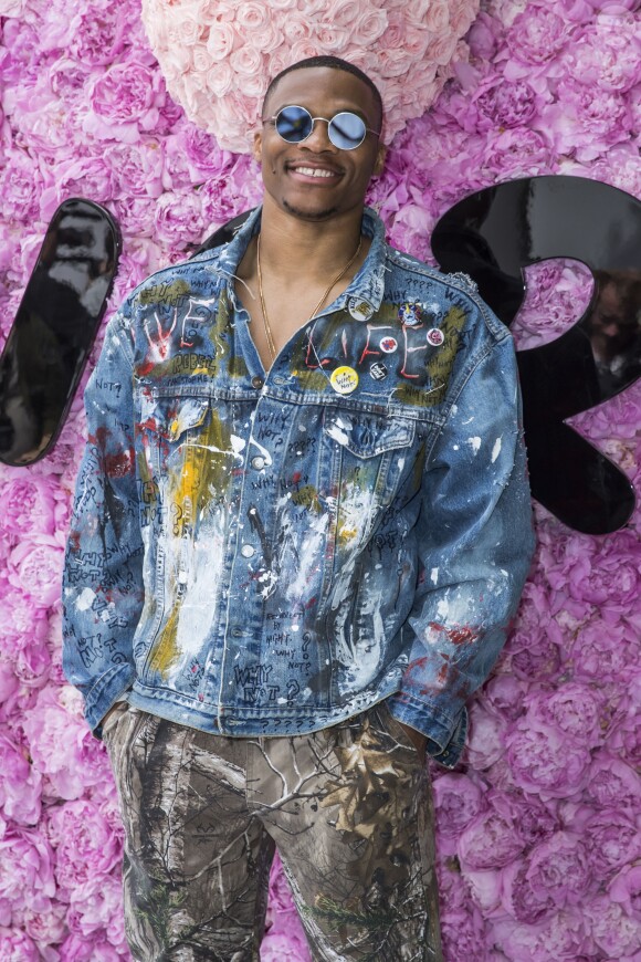 Le basketteur Russell Westbrook, héros d'Eric Judor, au défilé de mode Dior Homme collection printemps-été 2019 à la Garde Républicaine lors de la fashion week à Paris, le 23 juin 2018. © Olivier Borde/Bestimage