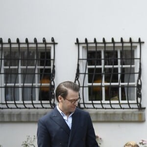 La princesse héritière Victoria de Suède, entourée de son mari le prince Daniel, ses enfants la princesse Estelle et le prince Oscar, et ses parents le roi Carl XVI Gustaf et la reine Silvia, célébrait le 14 juillet 2018 son anniversaire, rencontrant le public à la Villa Solliden sur l'île d'Öland.