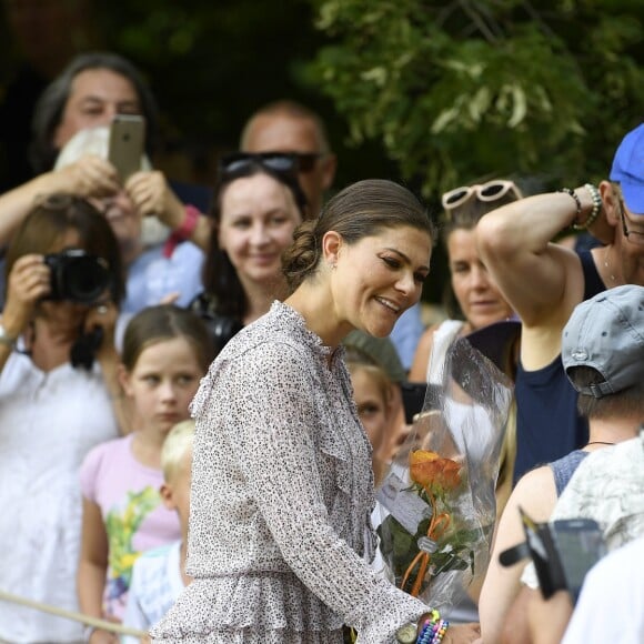 La princesse héritière Victoria de Suède, entourée de son mari le prince Daniel, ses enfants la princesse Estelle et le prince Oscar, et ses parents le roi Carl XVI Gustaf et la reine Silvia, célébrait le 14 juillet 2018 son anniversaire, rencontrant le public à la Villa Solliden sur l'île d'Öland.