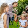  La princesse héritière Victoria de Suède, entourée de son mari le prince Daniel, ses enfants la princesse Estelle et le prince Oscar, et ses parents le roi Carl XVI Gustaf et la reine Silvia, célébrait le 14 juillet 2018 son anniversaire, rencontrant le public à la Villa Solliden sur l'île d'Öland. 