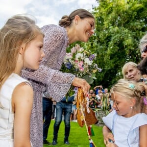 La princesse héritière Victoria de Suède, entourée de son mari le prince Daniel, ses enfants la princesse Estelle et le prince Oscar, et ses parents le roi Carl XVI Gustaf et la reine Silvia, célébrait le 14 juillet 2018 son anniversaire, rencontrant le public à la Villa Solliden sur l'île d'Öland.