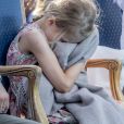 La princesse Estelle de Suède était épuisée à la fin de la journée de célébration du 41e anniversaire de sa maman la princesse Victoria de Suède, le 14 juillet 2018 à Borgholm.