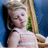 La princesse Estelle de Suède était épuisée à la fin de la journée de célébration du 41e anniversaire de sa maman la princesse Victoria de Suède, le 14 juillet 2018 à Borgholm.