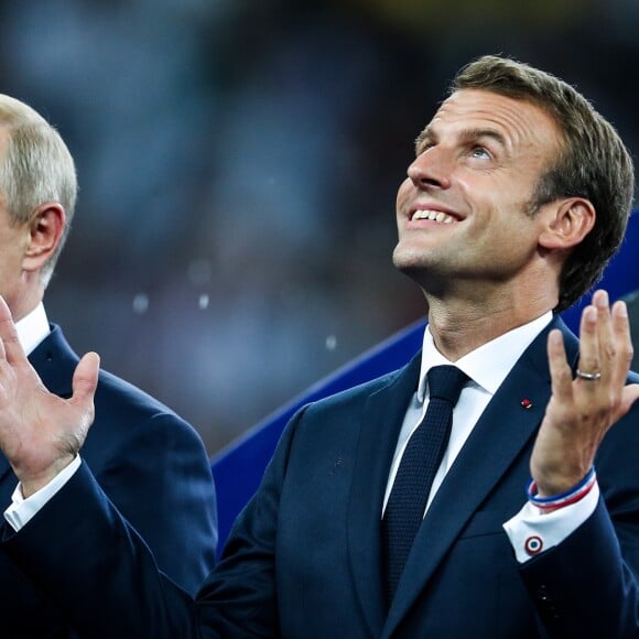 Emmanuel Macron célèbre la victoire de la France face à la Croatie (4-2) en finale de la Coupe du Monde 2018 (FIFA World Cup Russia2018), le 15 juillet 2018.