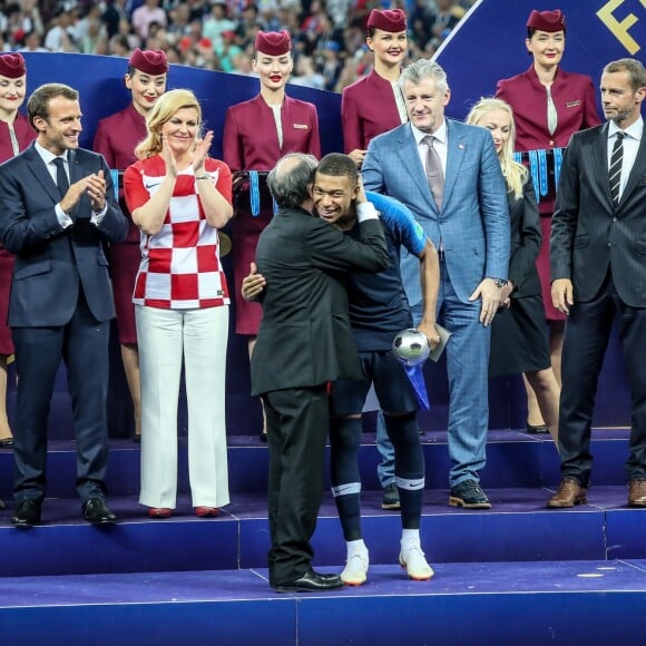 Gianni Infantino, Vladimir Poutine, Emmanuel Macron et Kylian Mbappé, la présidente de Croatie Kolinda Grabar-Kitarovic - Finale de la Coupe du Monde de Football 2018 en Russie à Moscou, opposant la France à la Croatie (4-2). Le 15 juillet 2018 © Moreau-Perusseau / Bestimage